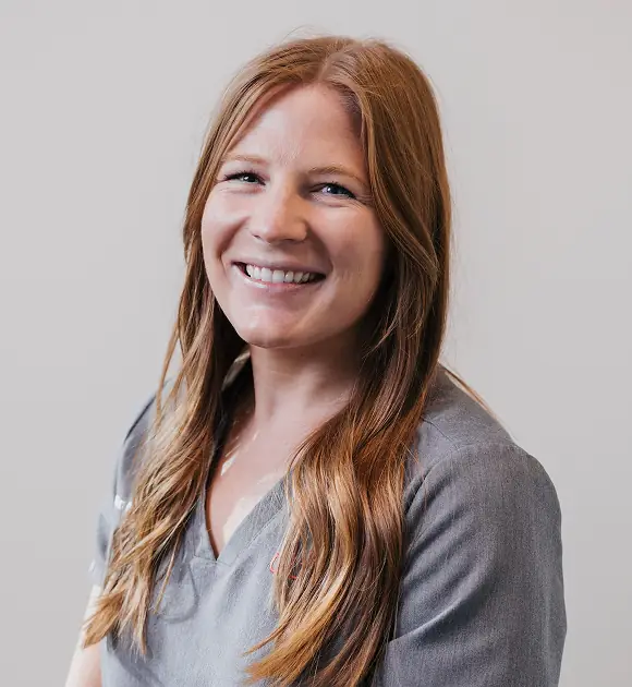  headshot of Dr. Jessica Apted, DVM, the compassionate Medical Director of Sploot