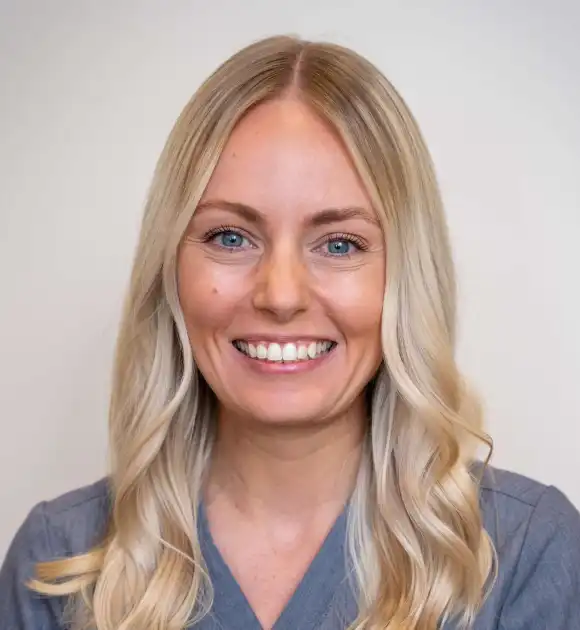  headshot of Dr. Jessica Apted, DVM, the compassionate Medical Director of Sploot
