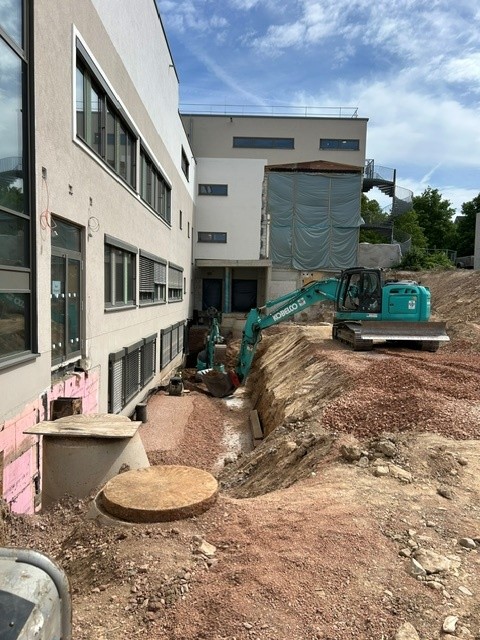 Beginn der Ausführung der Aussenanlage