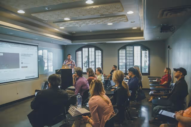 7 Types of Employee Training Programs (+ a Framework for Achieving ROI) 
