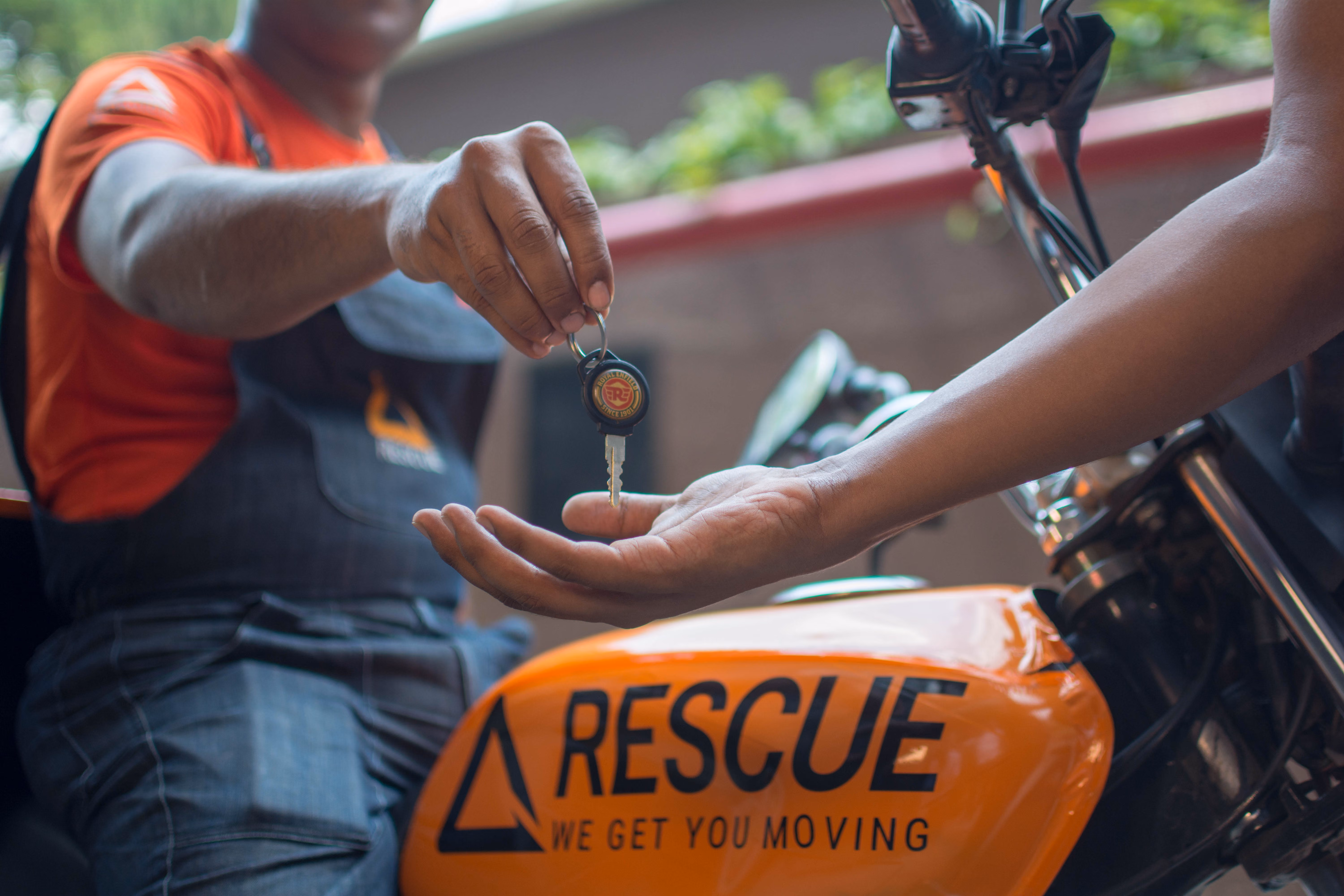 Customer handing over a vehicle's key to a rescue mechanic