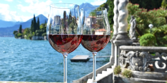 como cuisine and wine food drink