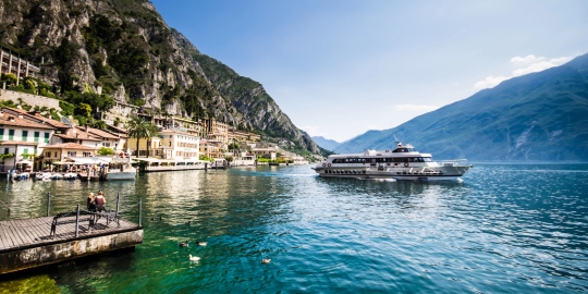ferries around lake garda