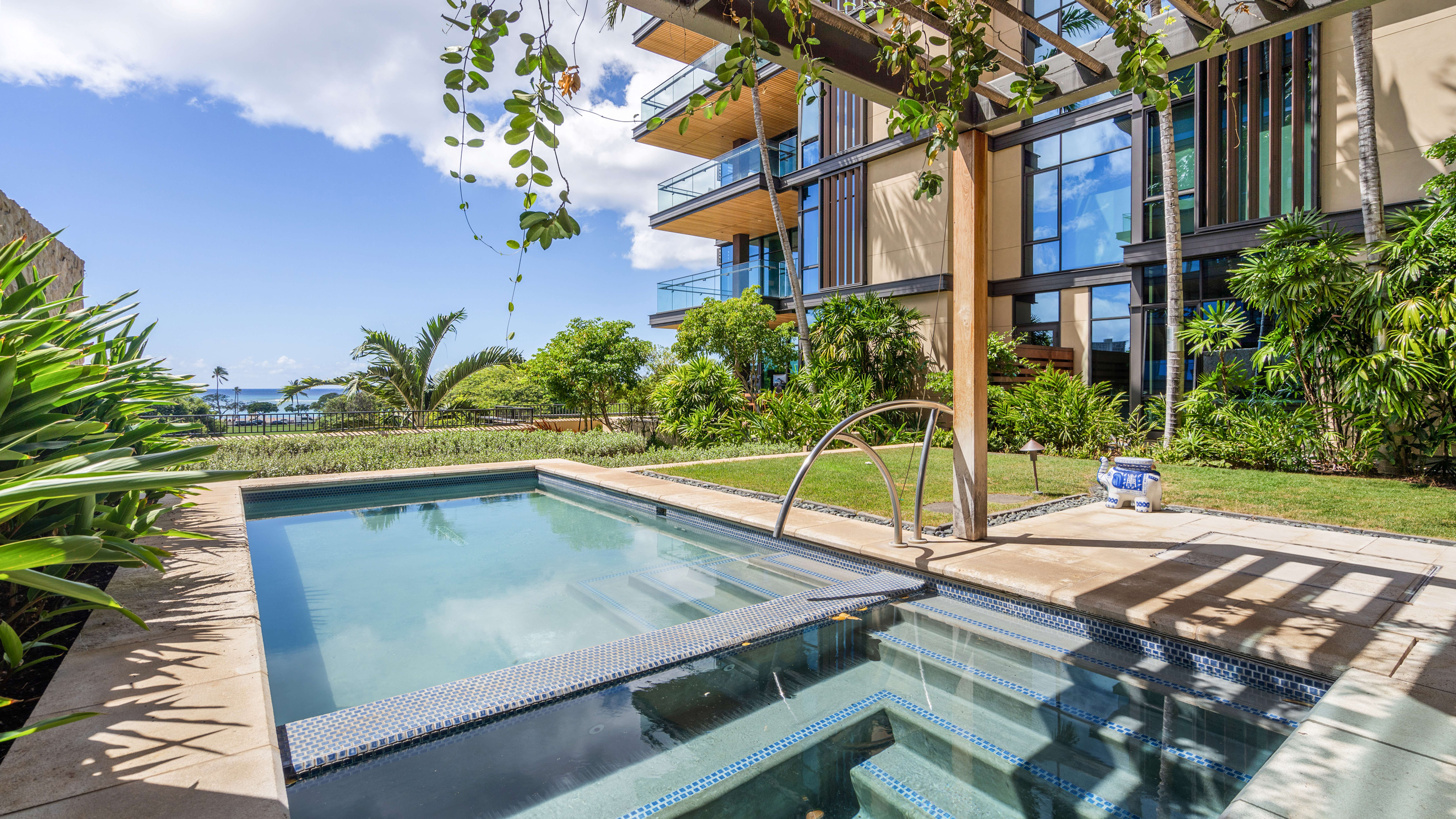 Park Lane #5304, Honolulu, HI 96814