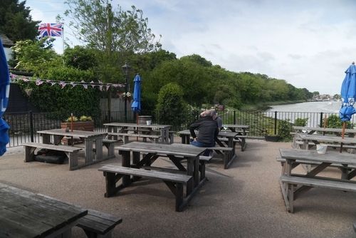 Smugglers Den Beer Garden overlooking the River Crouch