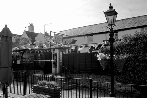 Smugglers Den Hullbridge - Overlooking River Crouch
