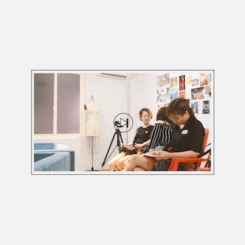 INSPI'HER est un projet de documentaire qui se veut un kaléidoscope de témoignages de femmes entrepreneures à Saigon (Vietnam). Le but était de palier le stéréotype des 4S (Small, Strong, Sexy, Sucessful) et d'explorer le sujet de l'entrepreneuriat dans un pays où la culture de "garder la face" est très forte, paradoxale à l'apprivoisement de l'échec nécessaire à l'entrepreneuriat. 