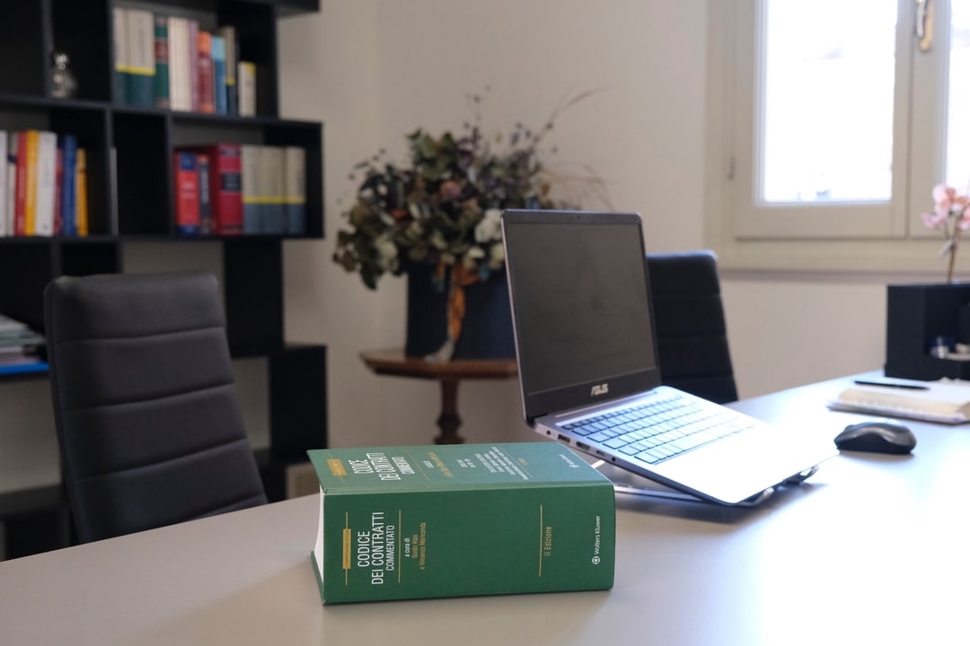 scrivania dello studio legale parenti a Formigine, Modena