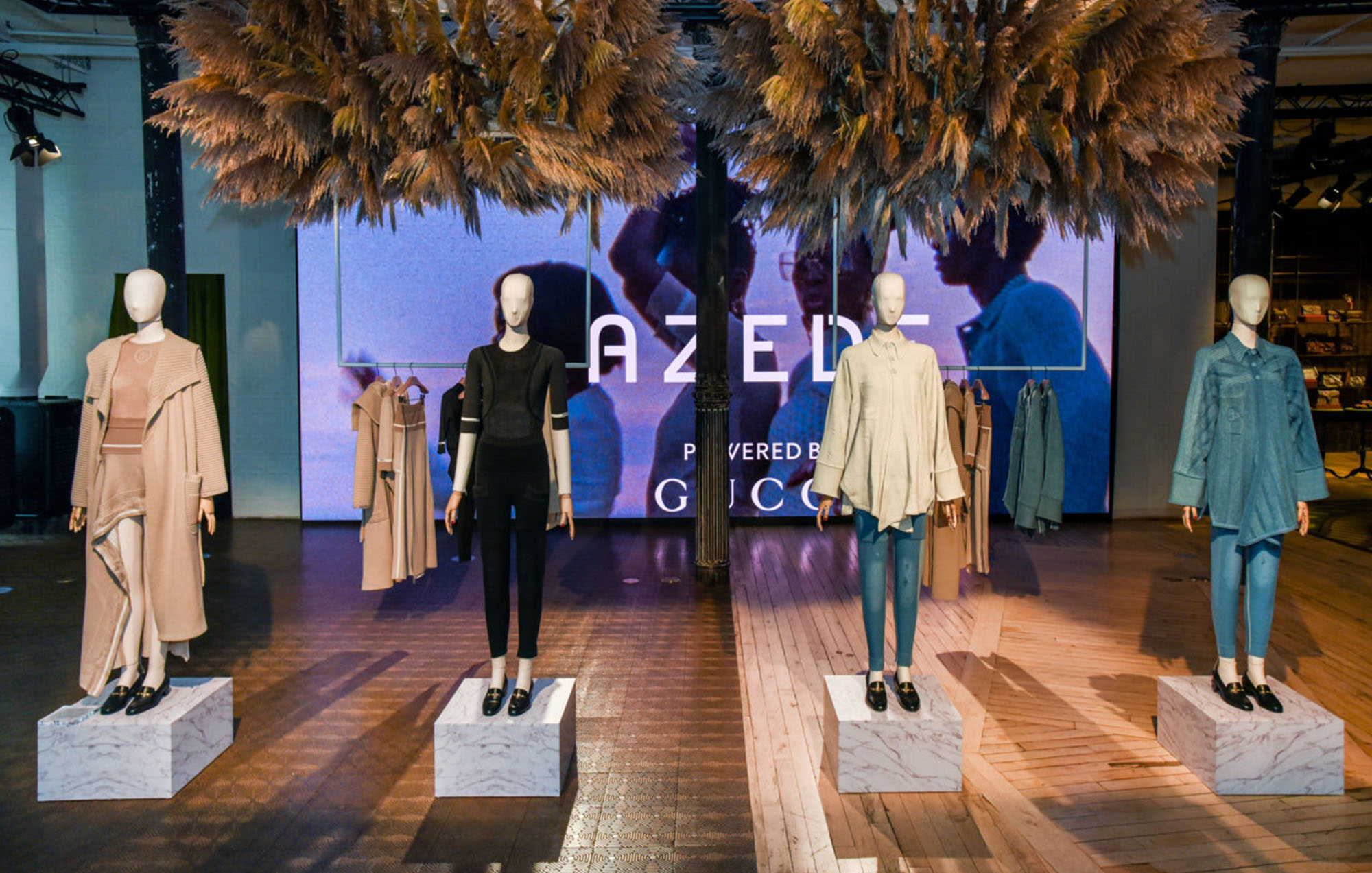 a photo of four mannequins with the azede logo in the background