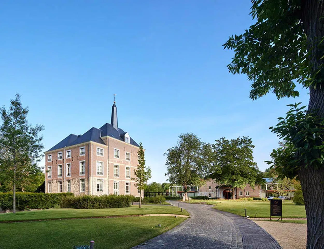 Inkom van Van Oys Retreats in Maastricht. Waar Linears landscapers instond voor het tuinontwerp.