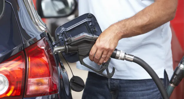 Comment mettre de l'essence : guide pratique pour tous les conducteurs