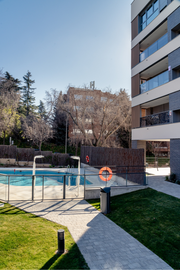 Alquiler de apartamento amueblado en Arturo Soria con terraza y piscina