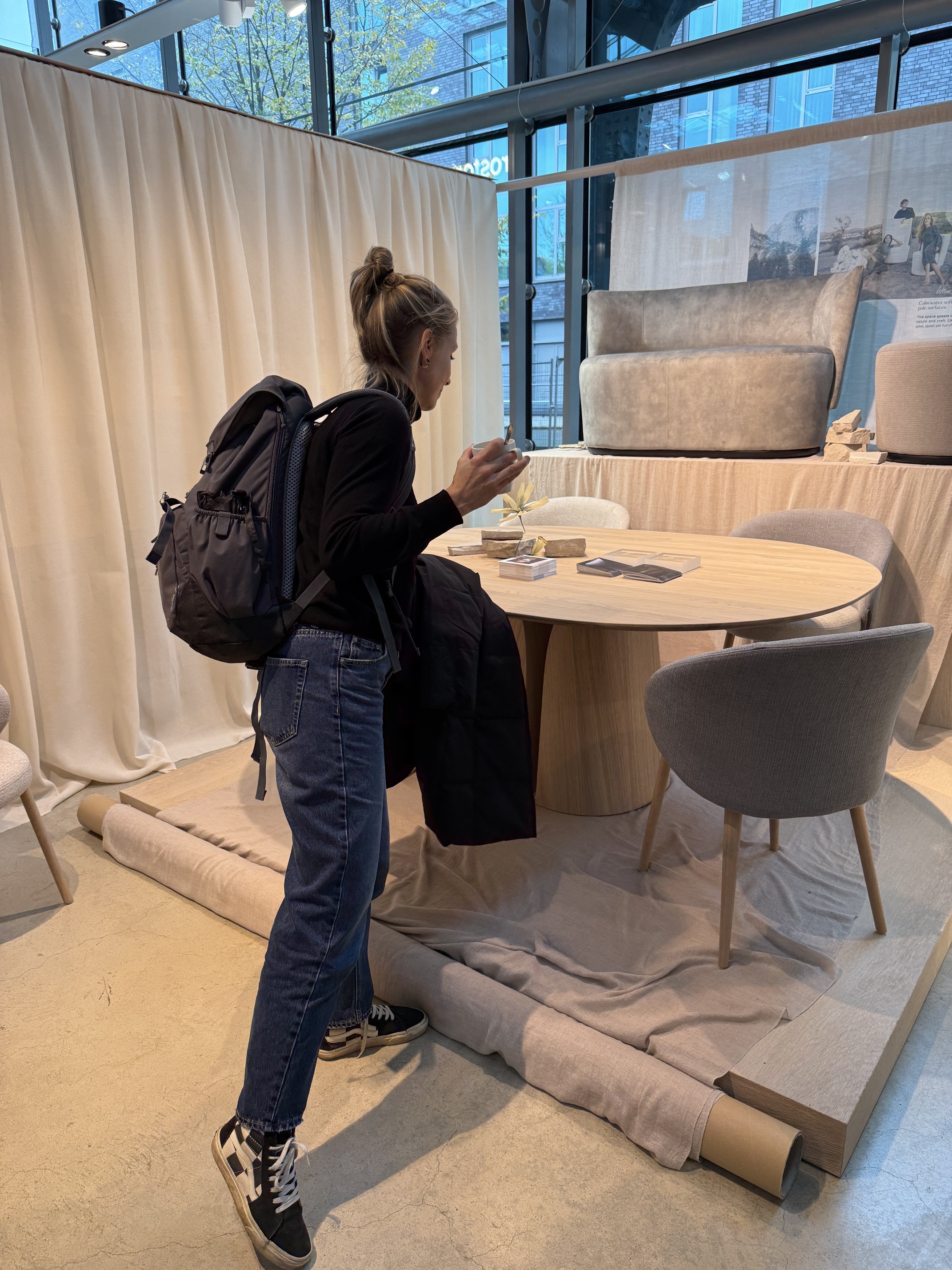 Austausch mit Kolleg*Innen: idd cologne 2025 bei der Design Post in Köln 