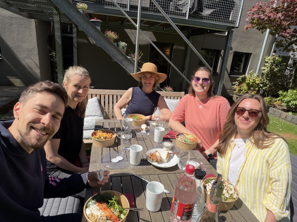 Unser Frühlingsessen 2026: Mittagessen im Garten