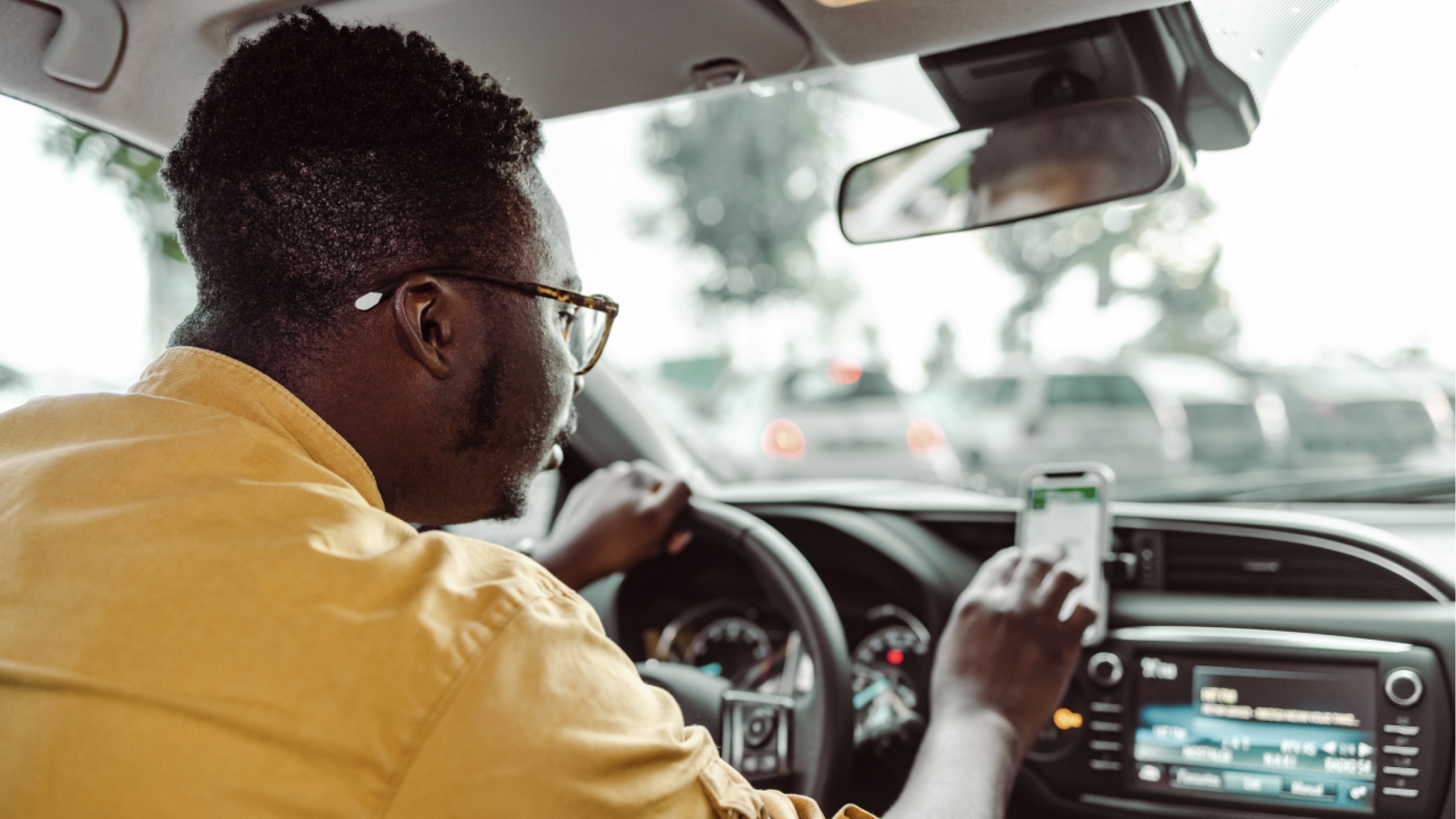 An image of a female delivery driver working for Favor Delivery