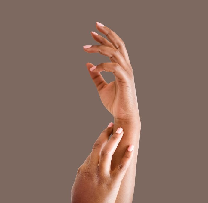 mains soignées femme