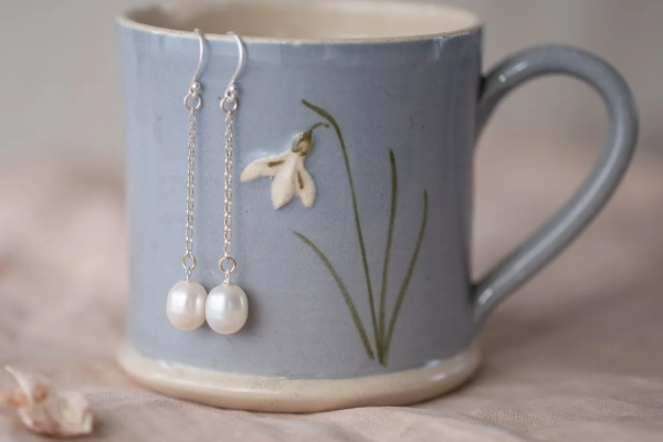 Lustrous pearl chain earrings