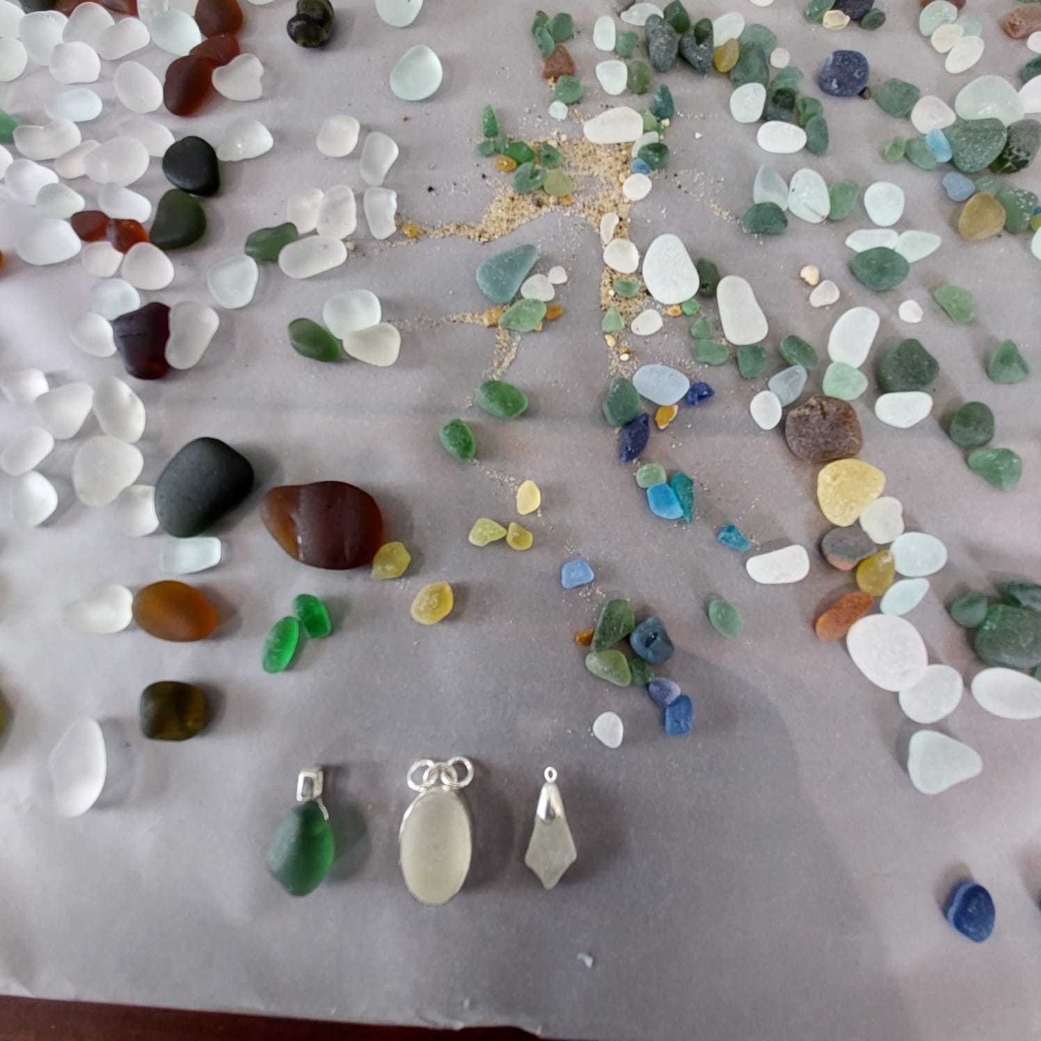 examples of sea glass which students can choose from for workshop