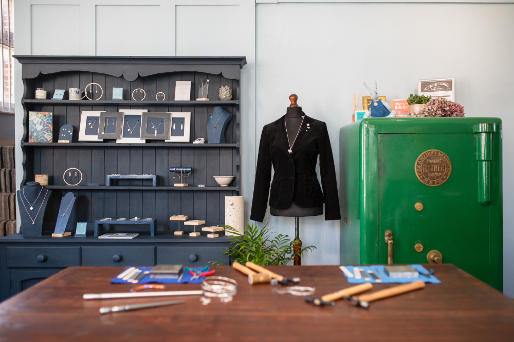 Why People Still Choose Handmade Jewellery in Person