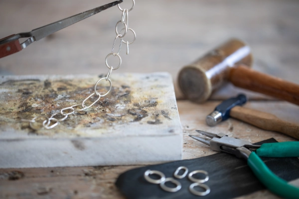Learn to create your own handmade bracelet chain in this jewellery workshop. Shape, link and finish silver to craft a meaningful piece to wear or gift.