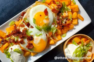 Otto's Kitchen - Eggs over potatoes