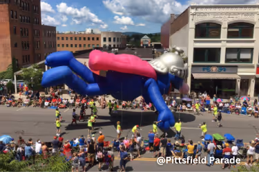 Floating parade balloon