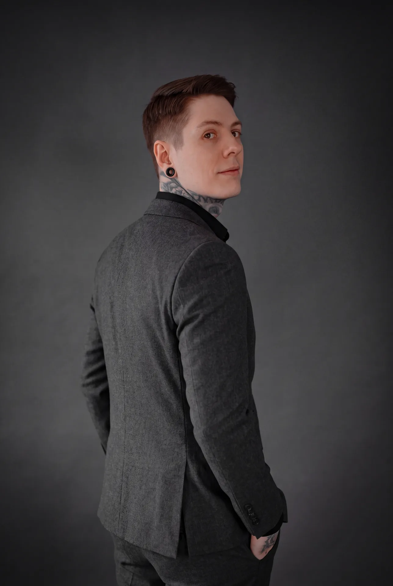 Stefan Wisckow, 3D-Artist Wisckow Vision, mit Blick über die Schulter