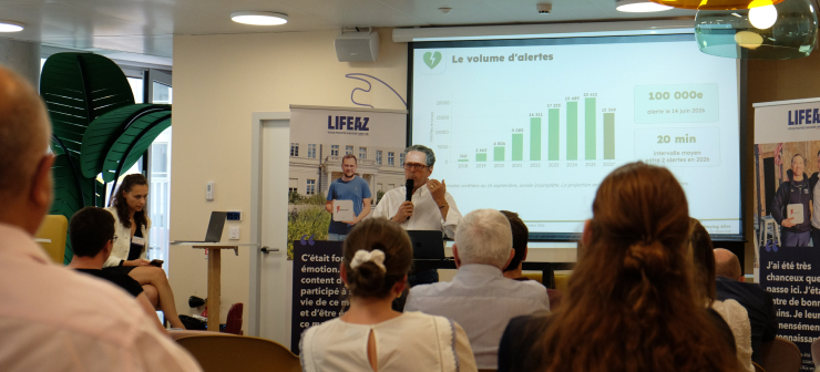 Arrêt cardiaque en France : l'alliance des citoyens mobilisés et des défibrillateurs accessibles partout sauve des vies