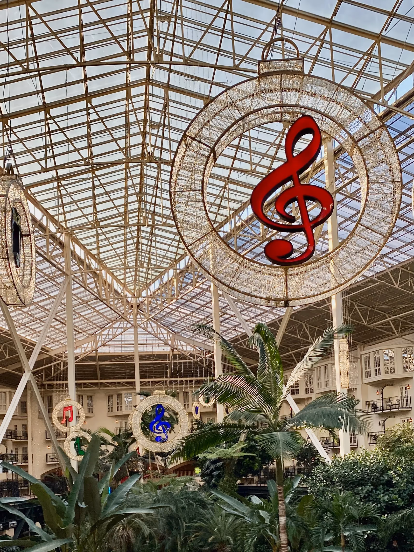 Photo of a treble clef decoration at the Gaylord Resort and Conference Center