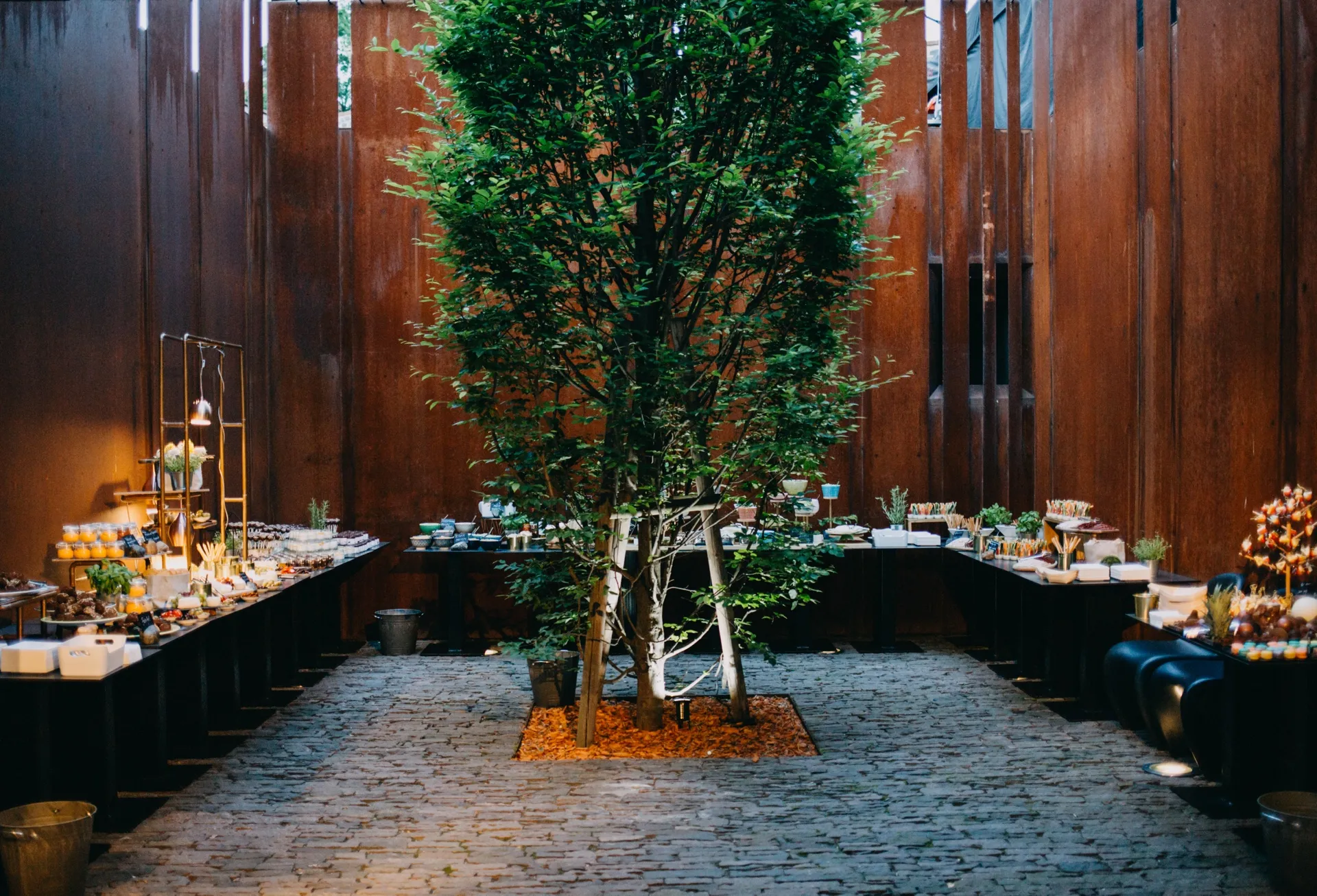 Garden Garlands Design Exclusive Weddings In Prague