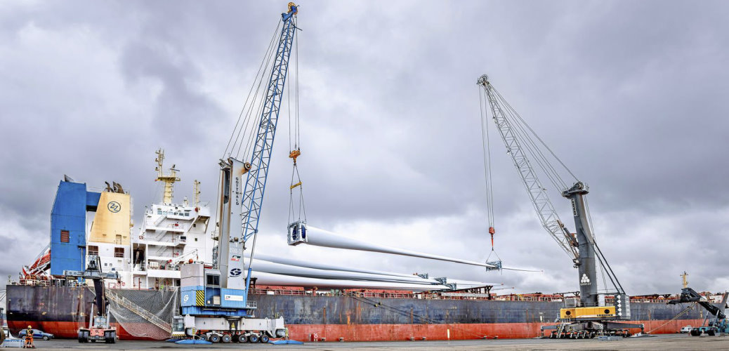 Transport of wind turbine blades
