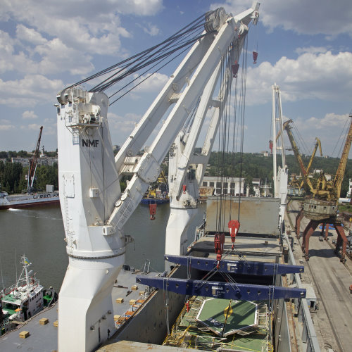 How to secure cargo on breakbulk vessels