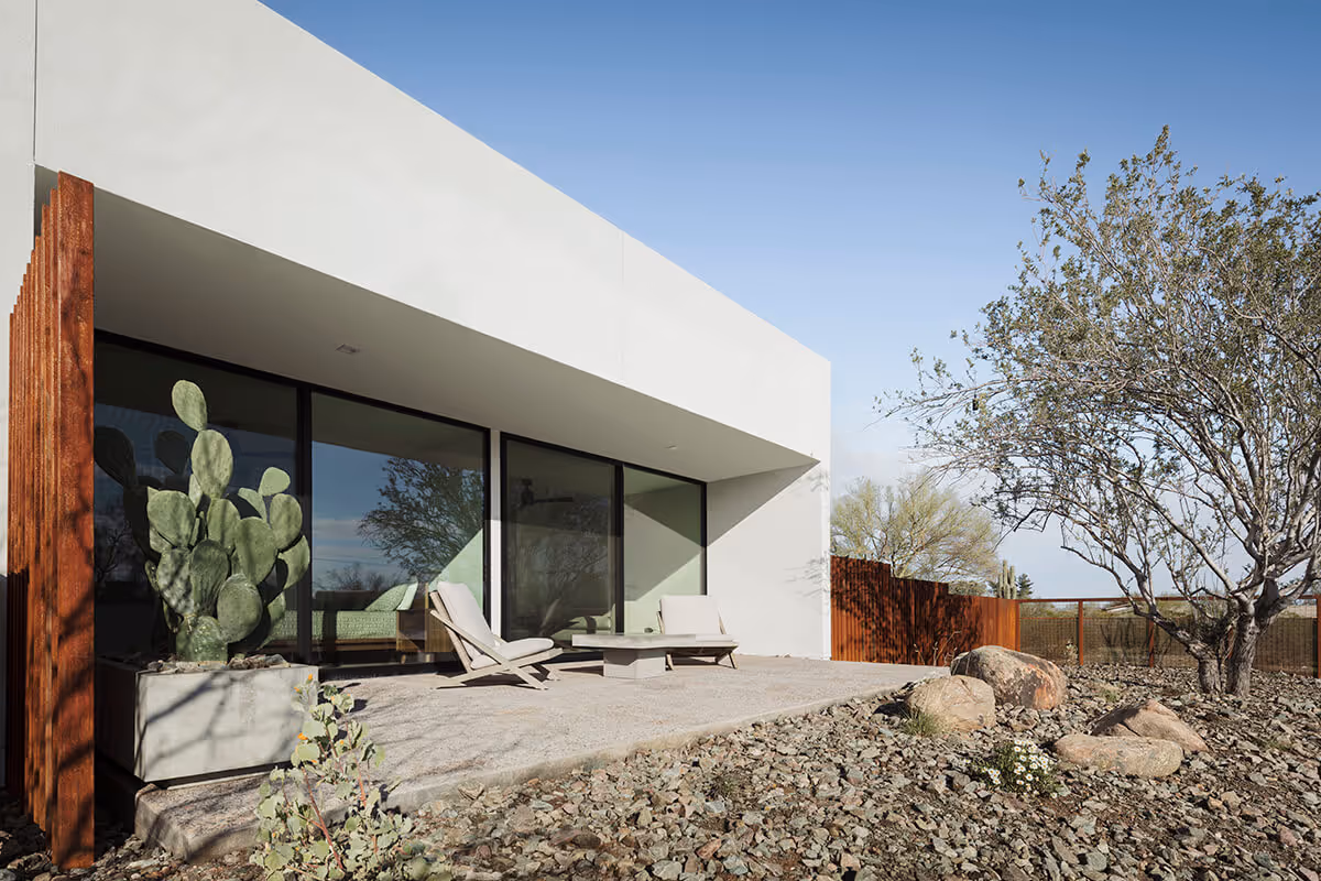 Guest house patio  in a modern desert home by The Ranch Mine