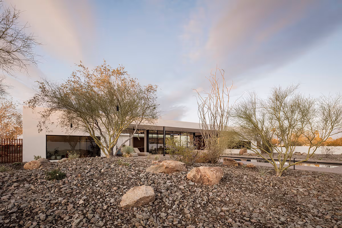 backyard in a modern desert house by The Ranch Mine