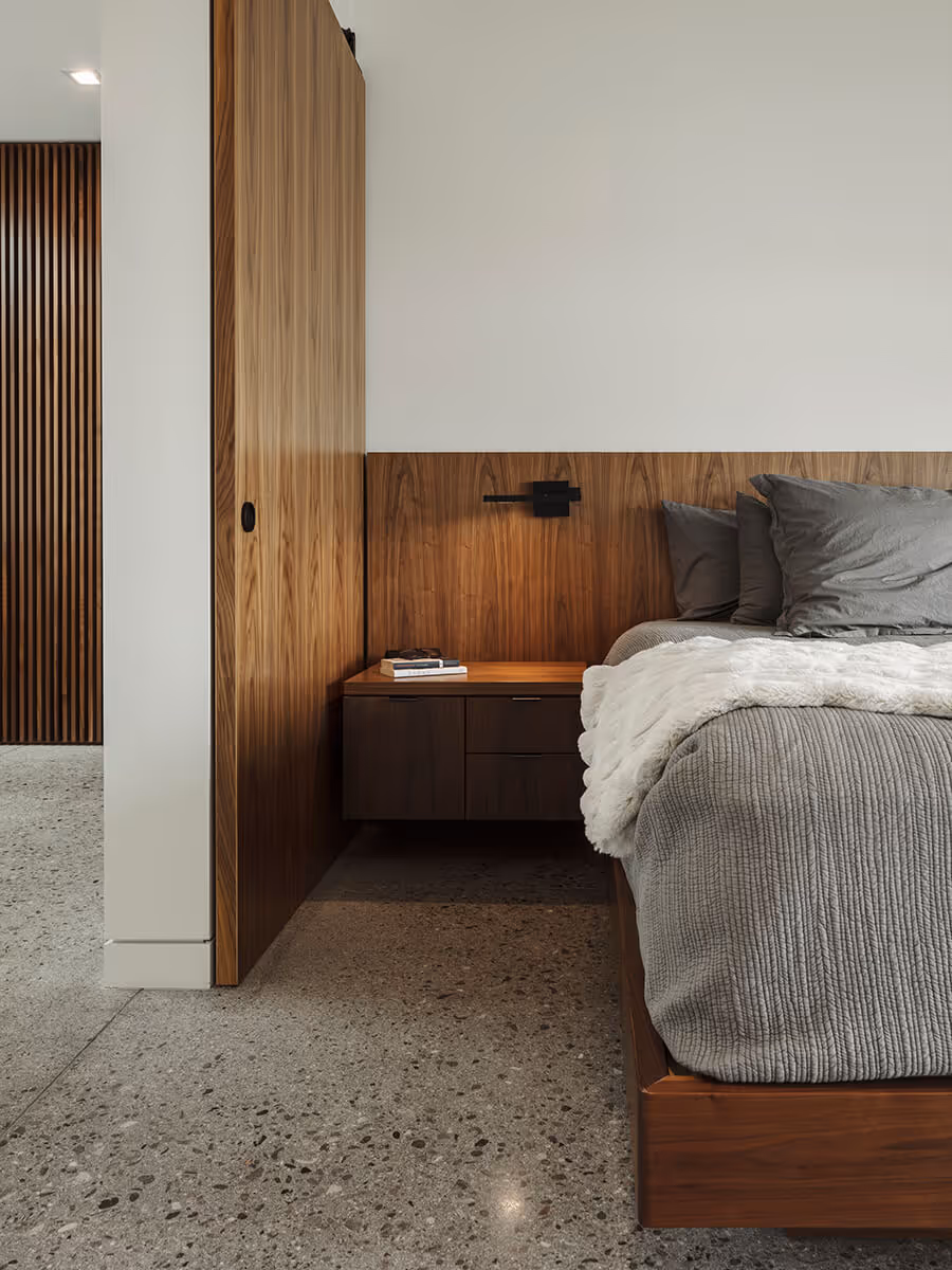 bedroom in a modern desert home by The Ranch Mine