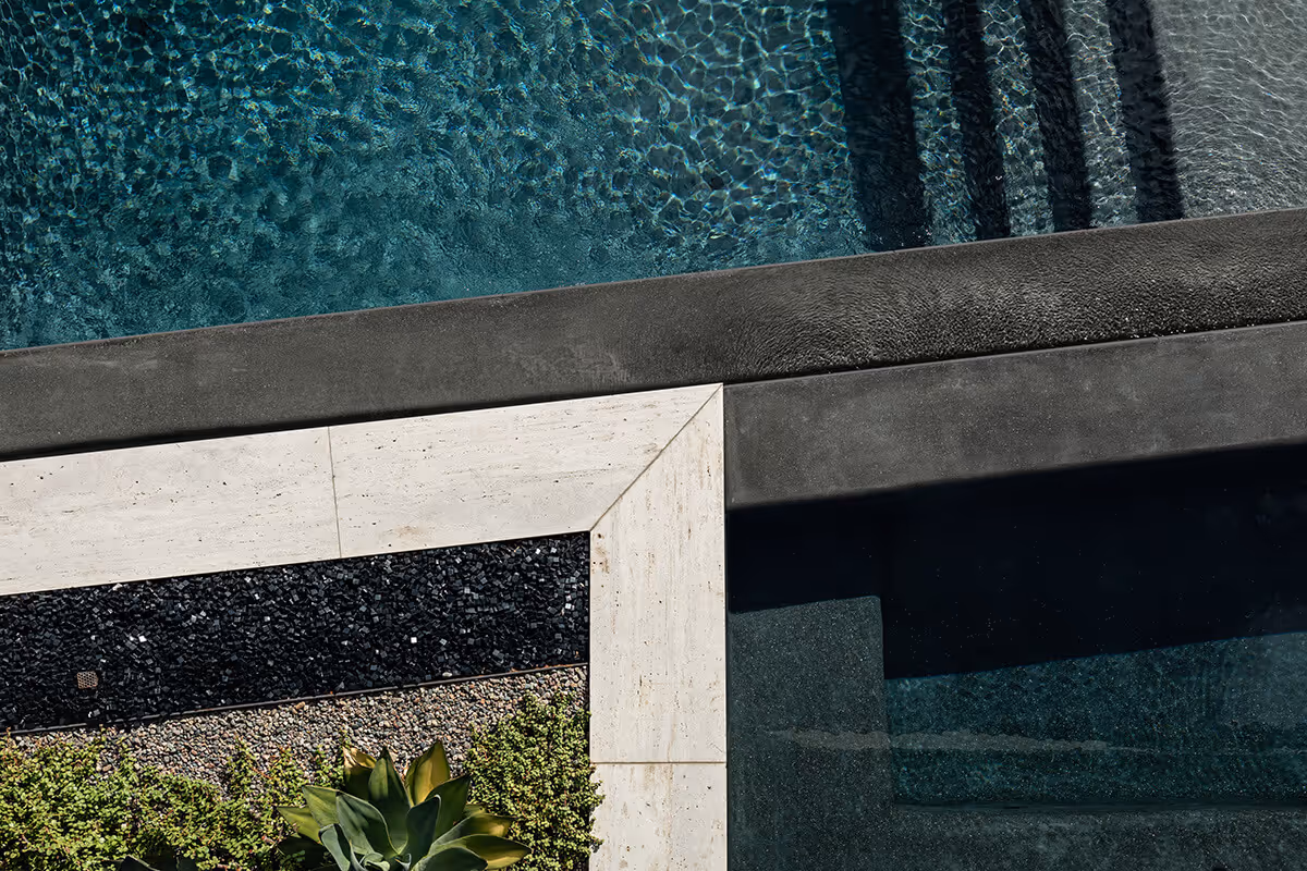 Modern pool, hot tub and planter by The Ranch Mine