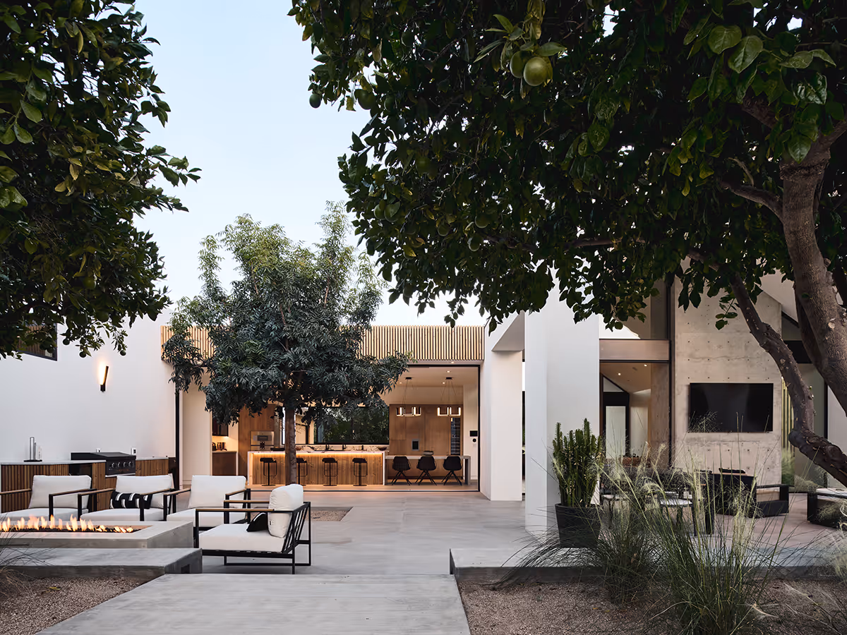 courtyard patio at modern gable house in Paradise Valley Arizona by The Ranch Mine
