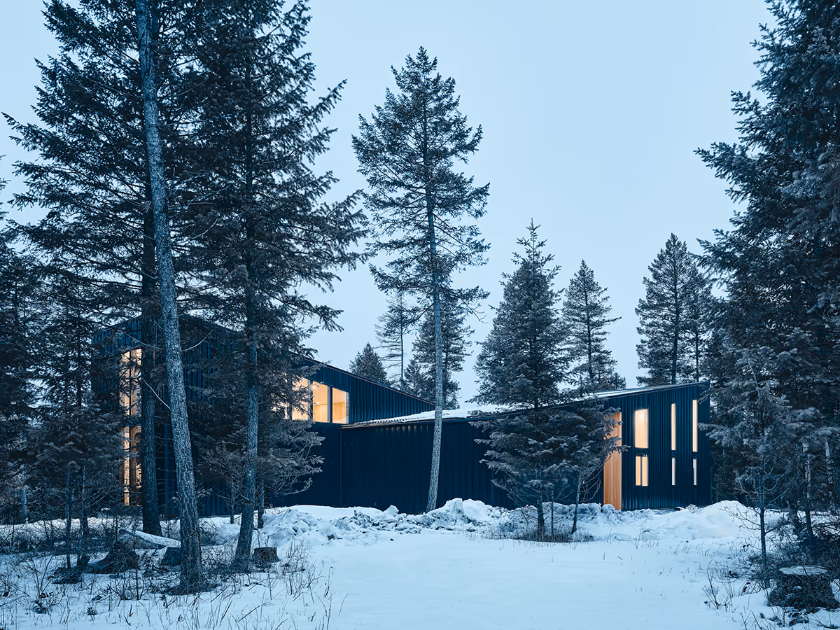 black modern mountain house in Whitefish, Montana
