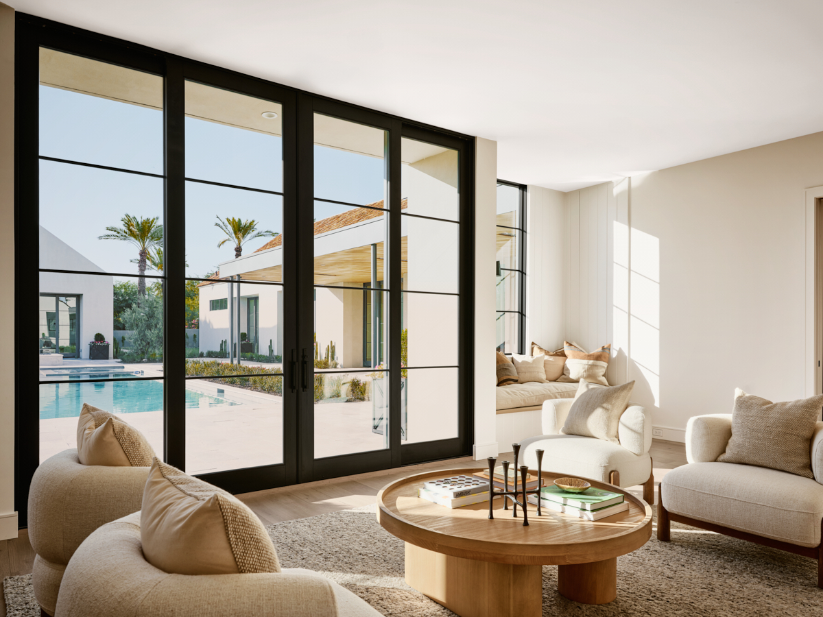 Cozy den in a modern house by The Ranch Mine