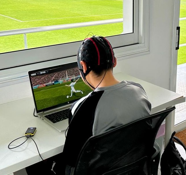 Training session with the amplifier connected to a laptop