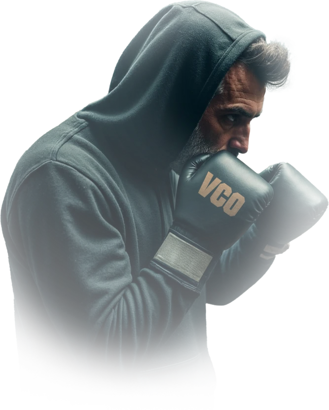Foto do Felipe Denden em pose de luta de boxe, preparado para o desafio.