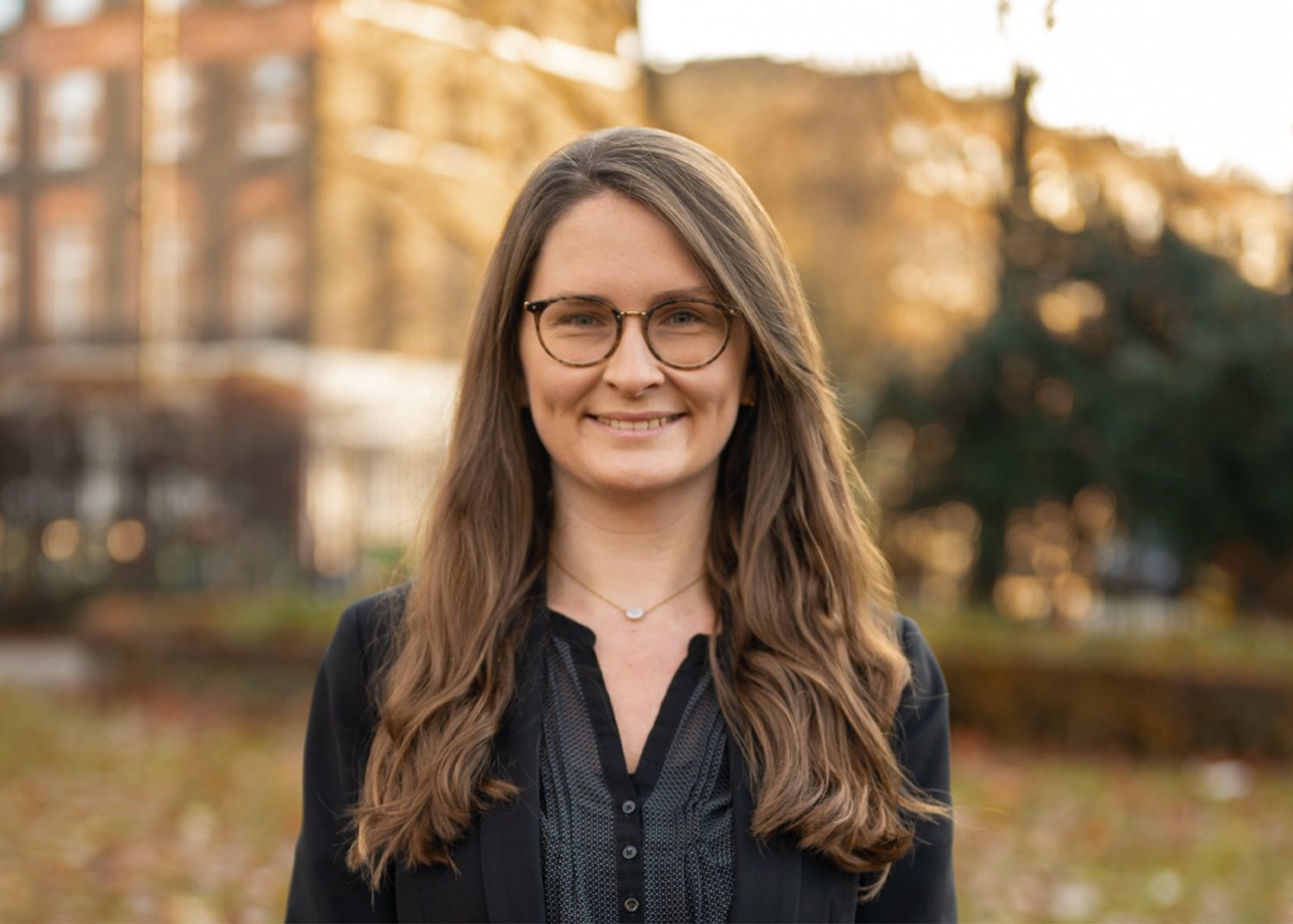 Océane Hamayon Lesné, Associate and French Qualified Lawyer, AFP Bloom LLP