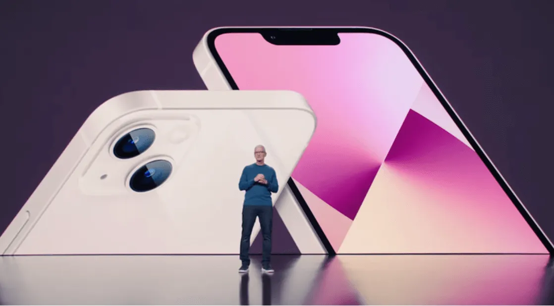 Mann zeigt Iphone auf der Hintergrundpräsentation