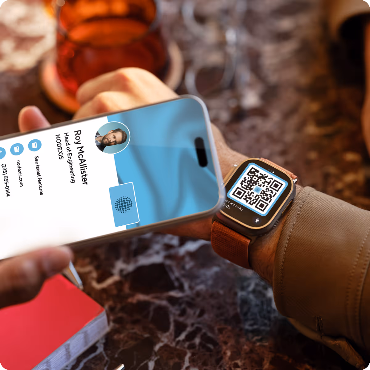 Apple Watch showing Blinq watch face complication with quick-share digital business card