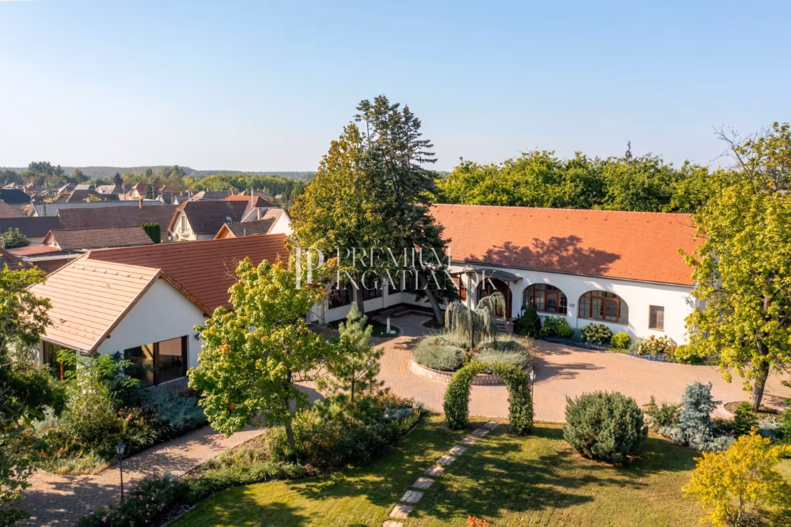 Ráckeve - Horváth-Nepomuki kúria, gyönyörűen felújított műemlék jellegű ingatlan