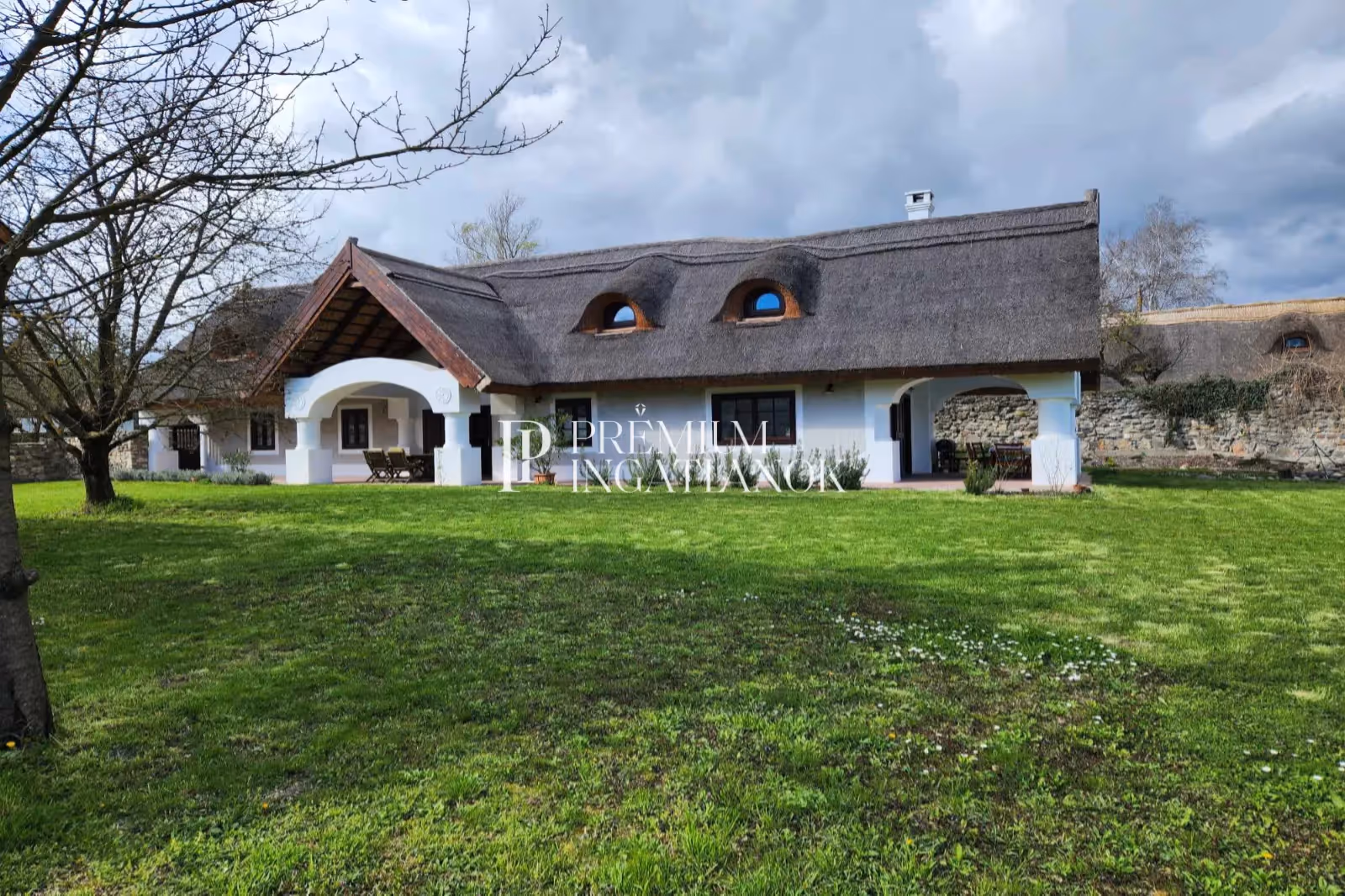 Balaton-felvidék szerelmesei, figyelem! Szentbékkála családi ház