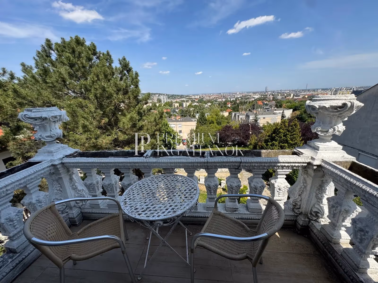 Budapest 11. kerület - Sasadon panorámás luxus villaház