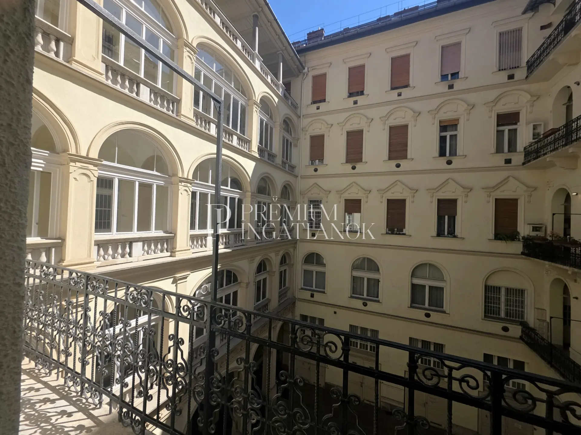 Budapest 5. kerület - Nagypolgári lakás Gerlóczy utcai kilátással – galériázható, alakítható, 15 napon belül birtokba vehető