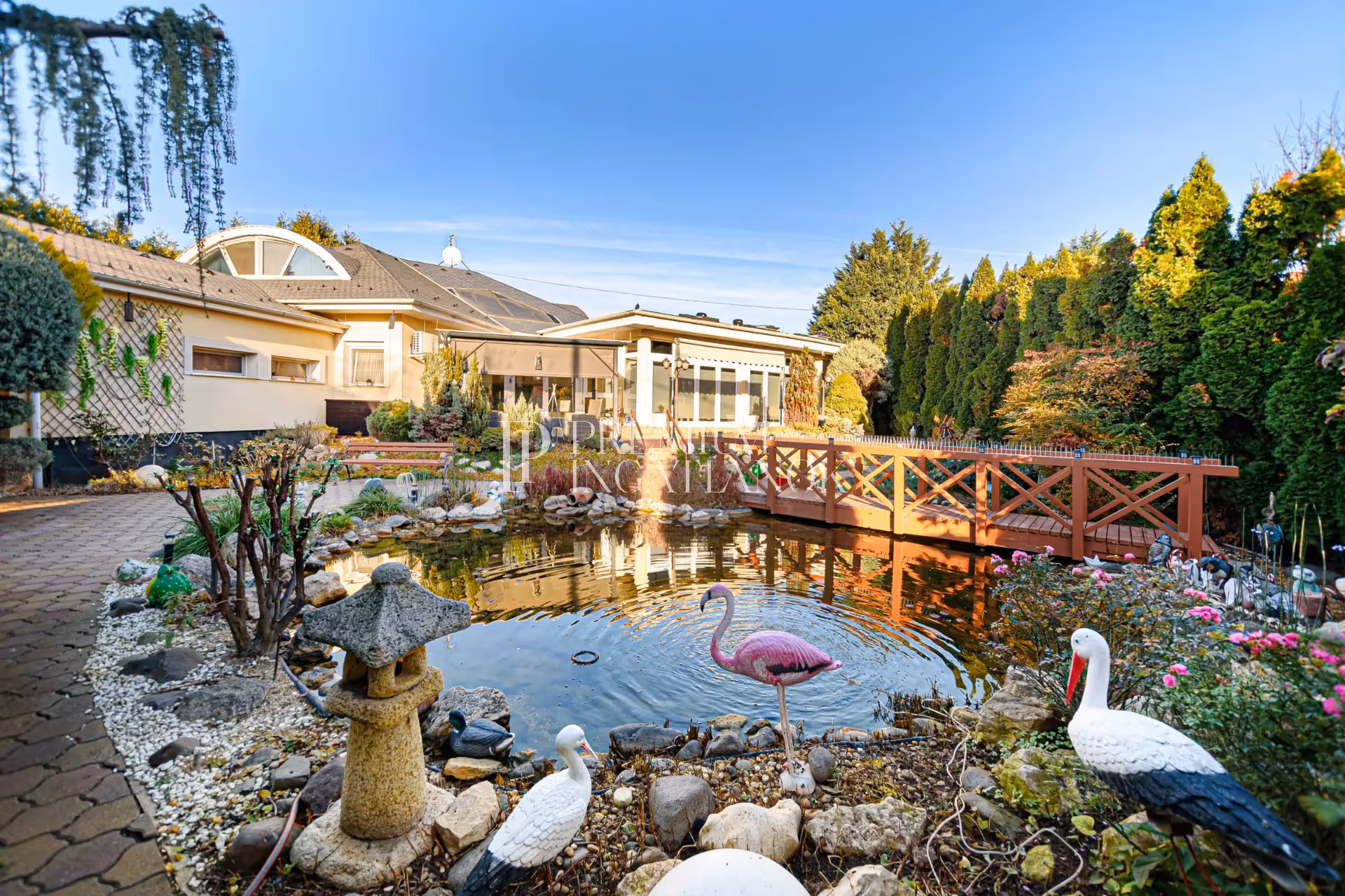 2310 Szigetszentmiklós - Gyönyörű, klasszikus eleganciájú többgenerácós ház, a varázslatos kertek szerelmeseinek