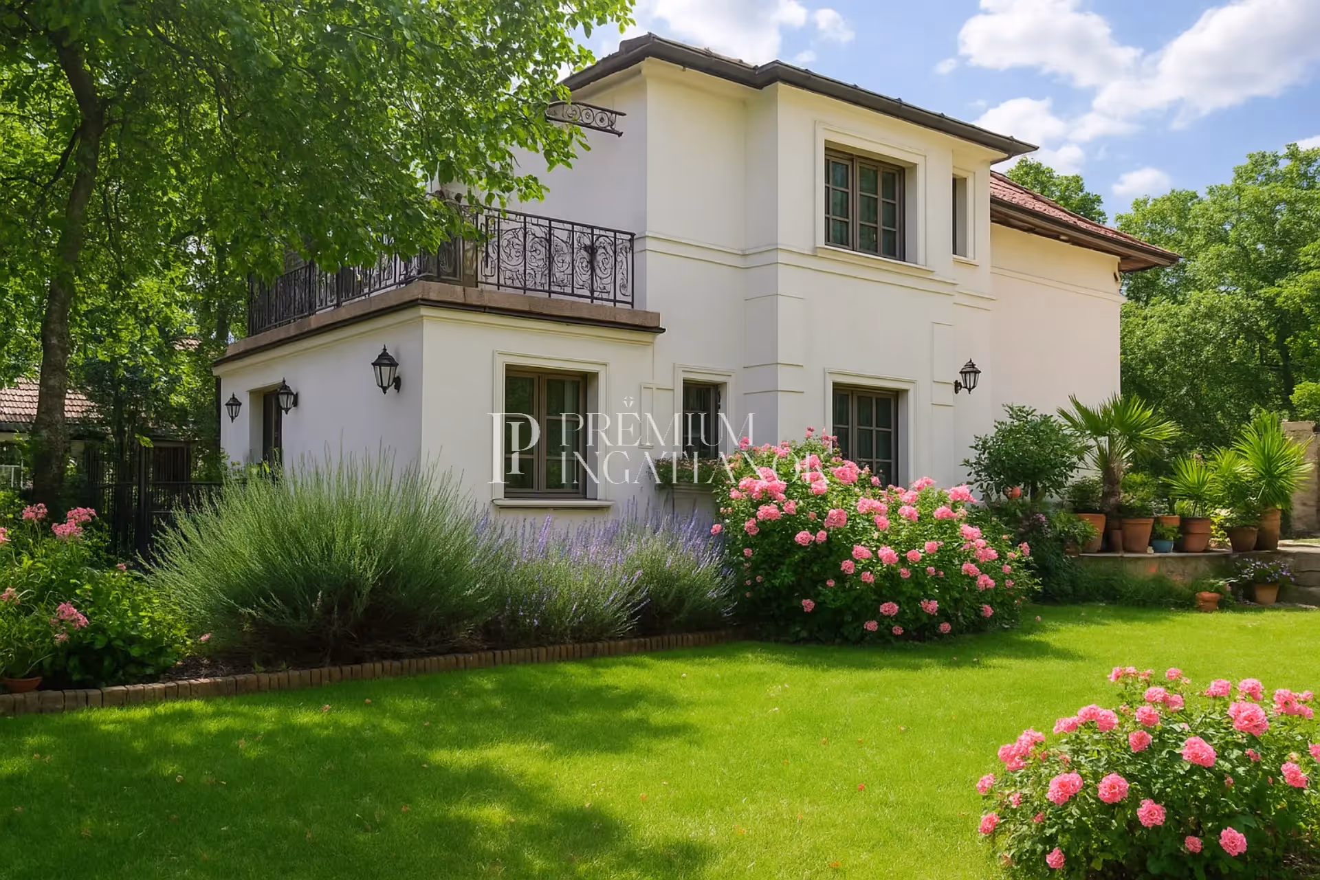 Budapest 2. kerület - Szépilonán klasszikus stílusú, irodalomtörténeti múlttal rendelkező villa